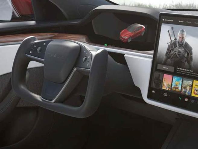 Nuovo volante Tesla